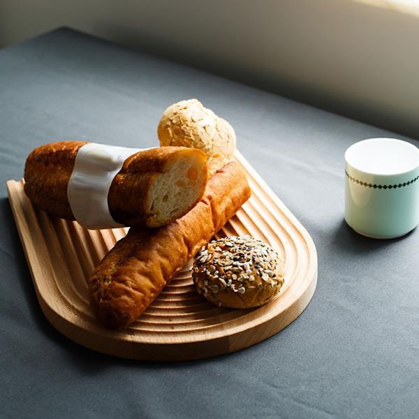 Japansk stil bokträ virvel bröd dessert bricka hackning