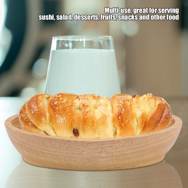 Elegant träbricka i form av ett skepp för servering av sushi, desserter och andra rätter