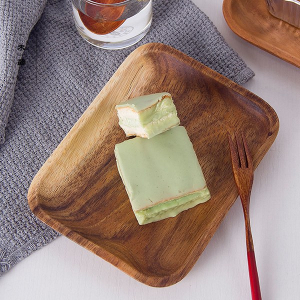 Elegant fyrkantig matbricka snacks sushi serveringsfat i trä
