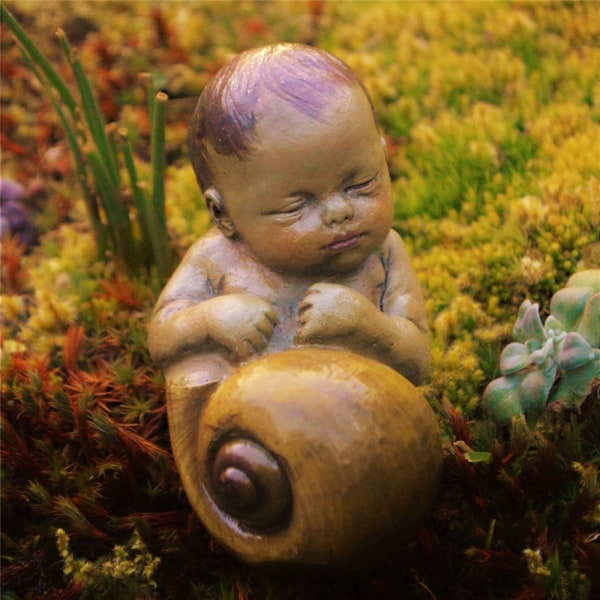 Baby snigel skulptur statyetter staty heminredning prydnadsföremål A