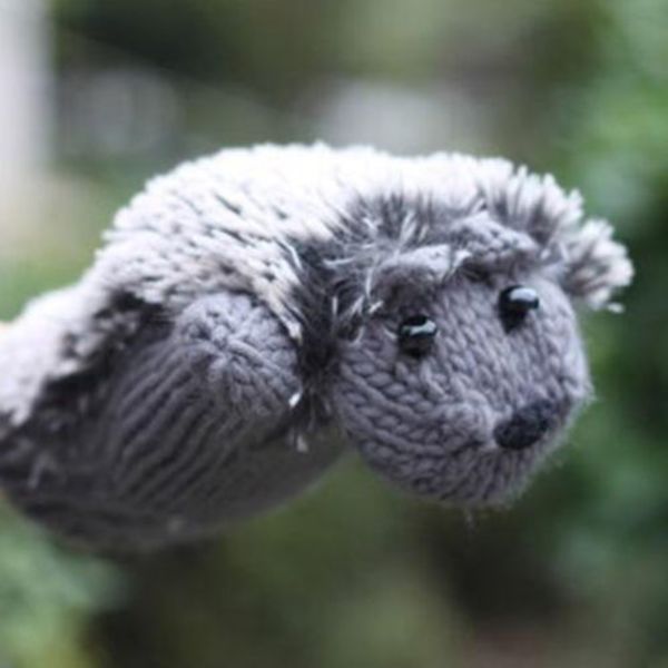 Strikkede modehandsker med kvindelig tegneserie-pindsvin Dark gray