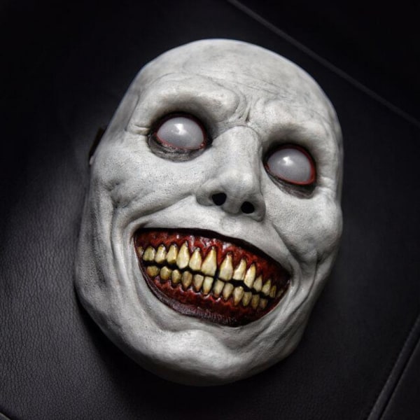 Halloween skräck djävul mask vit grönögd demon leende mask white