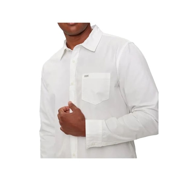 Guess slim pitkähihaisessa paidassa on tasku. rent vitt XS