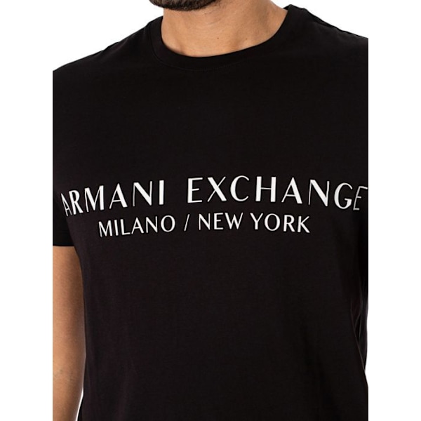 T-paita Armani Exchange Musta - Mies - Pyöreä kaula-aukko - Logo rinnassa - Kontrastivärit yksityiskohdat Svart jag