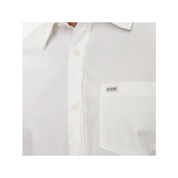 Guess slim pitkähihaisessa paidassa on tasku. rent vitt XS