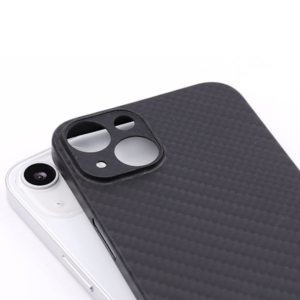 iPhone 15 - eksklusivt karbonutseende Black