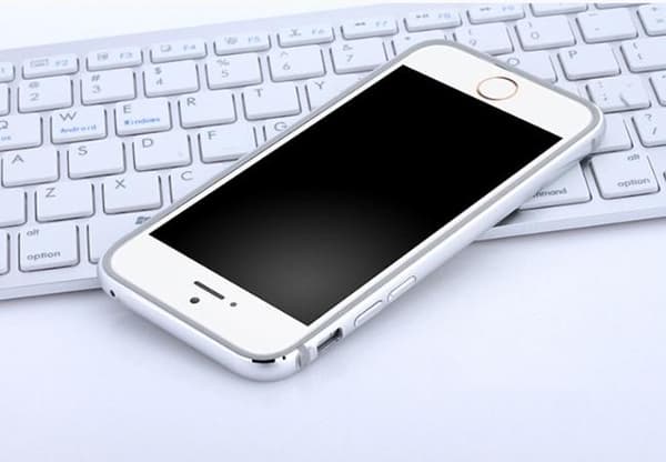 iPhone 7 PLUS - Stilren Bumper i Aluminium och Silikon Silver