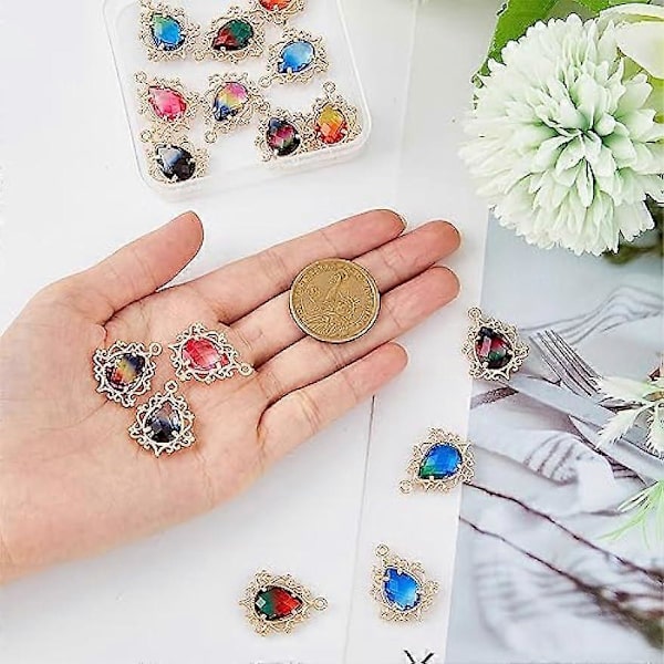 16 st 8 färger Tårförmad Kristallberlock Filigran Blomma Fack Charm med Färgade Facetterade Glaspärlor Glasberlocker