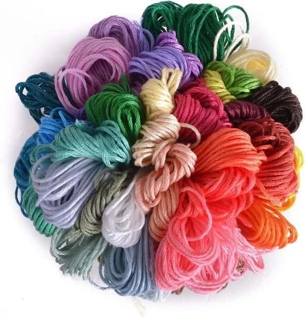 Sæt med 50 nøgler broderigarn - Farvesorteringer