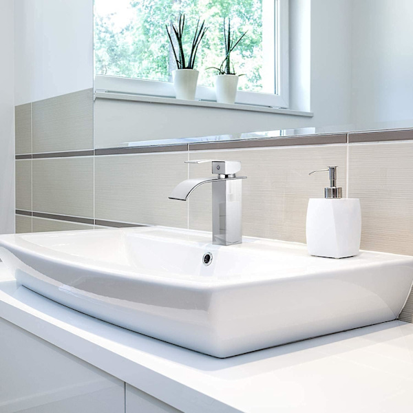 Badrumsblandare, Modern Design Med Vattenfallsblandare, Justerbar Varm Och Kallvatten.