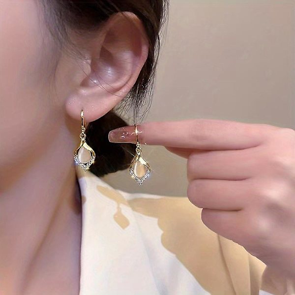 Exquisite Opal Örhängen Kvinnors Lyx Vatten Droppa Form Ädelstenar Örhängen Smycken Gåvor white
