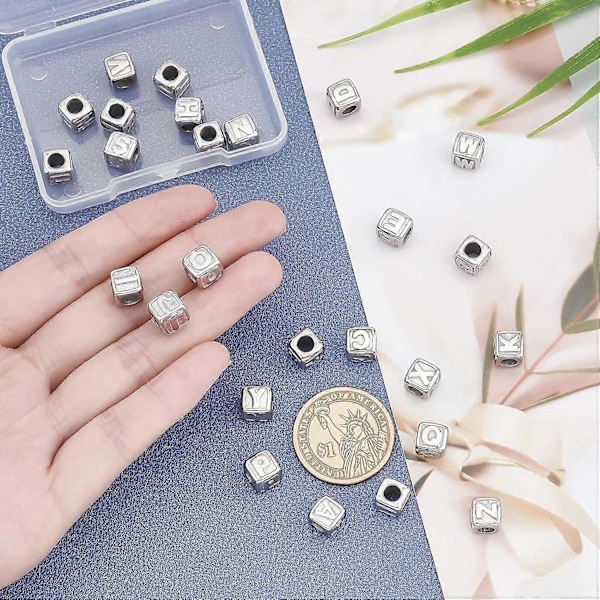 26 st 8mm Kubpärlor med Bokstäver A-Z Distanspärlor Rostfritt Stål Europeiska Pärlor 4mm Stort Hål Metall Stopp Pärlor för Smyckestillverkning