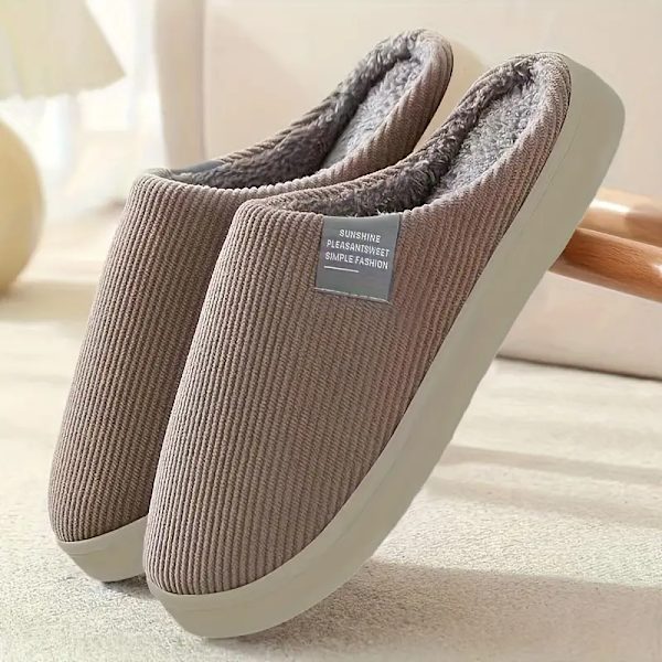 Enfärgade partofflor, lediga slip on plyschfodrade skor, bekväma inomhus hemtofflor Coffee EU40 41