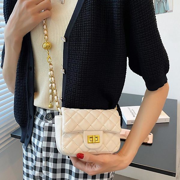 Pieni naisten käsilaukku, retro klassinen olkalaukku clutch-laukku white