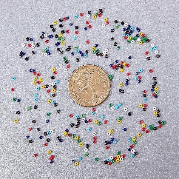 Omtrent 6000 stk 11/0 Glassfrøperler Dekkende Farger Runde Pony Perler Mini Avstandsperler Diameter 2mm for Smykkelaging