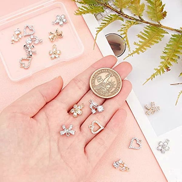 16 st 4 Stilar Kubisk Zirkonia Hängeberlocker 18K Guldförgylld Hjärta Rosett Blomma Körsbär Berlocker Kristall Rhinestone Mässing Hänge för Smyckestillverkning