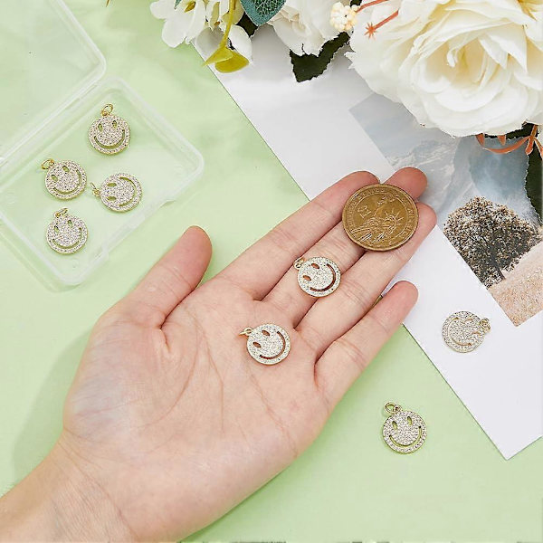 8 st Rhinestone Smile Face Charms Äkta 18K Platta Runda med Smile Face Hängsmycken CZ Ihåliga Glada Leende Hängsmycken med Hoppring för Smyckestillverkning Hål