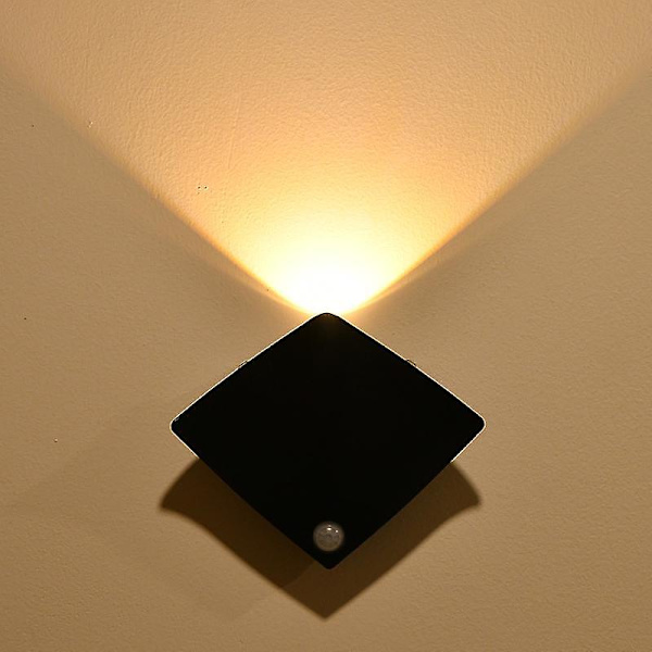 Batteridrevet LED væglampe, med bevægelsessensor USB genopladelig natlampe varm hvid, 1200mah batteri, sort