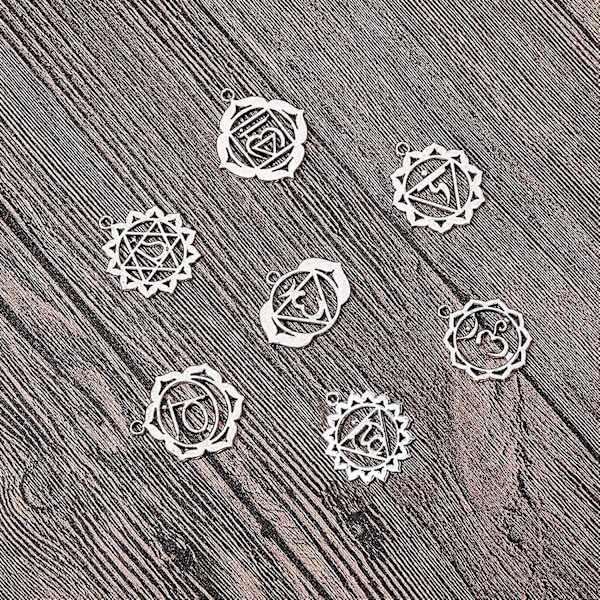 1 Ask 28 st 7 Stilar Legering Chakra Berlocker Hängsmycken Om Ohm Energi Berlocker Chakra Berlocker för Smyckestillverkning Fynd Tillbehör för DIY Halsband Br