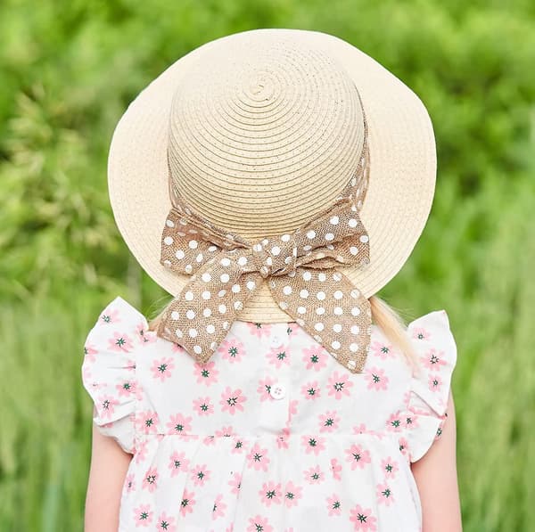 Liten flicka halmhatt med rosett sommar strand solskydd hatt