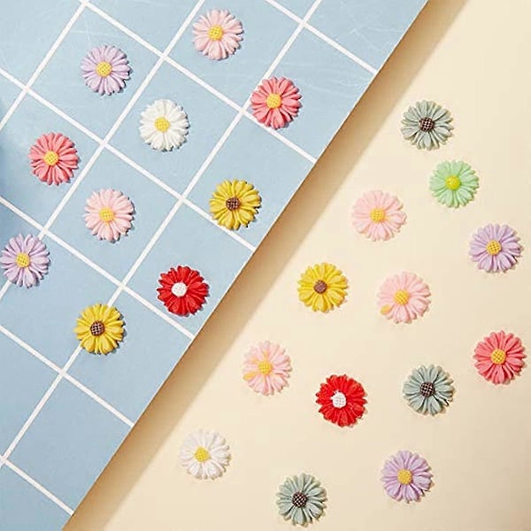 1 Ask 80 st Daisy Blommor Cabochons Resin Charms Flatback Cabochons för Bröllop Fest Hemhantverk Dekoration Skrapböcker Dekorationer Hår Kostym Tillbehör