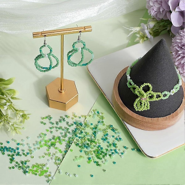 1 Æske 9600 stk. Grønne glasperler, 2 mm små ponyperler i løs vægt, forår, St. Patricks dag, glasperler, taljeperler, mini afstandsstykke perler f