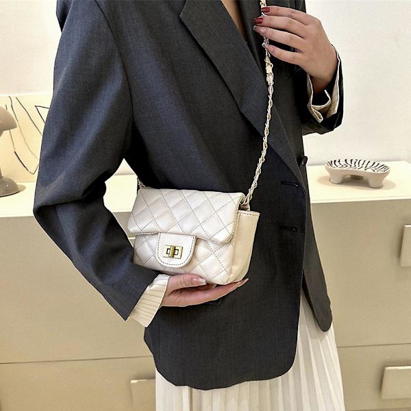 Pieni naisten käsilaukku, retro klassinen olkalaukku clutch-laukku white