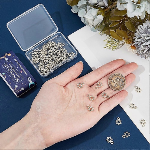 1 Æske 60 stk. Davidsstjerne Charms Bulk Guld Stjerne Charm Mini Tibetansk Legering Vintage Lykkestjerne Davidsstjerne Charms til Smykkefremstilling Charms DIY Håndværk Halskæde