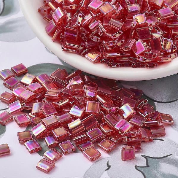 150 st Transparenta Röda Tilapärlor 5x5mm 2-Hål Glasfröpärlor Rektangulära Mini Pärlor Japanska Glaspärlor