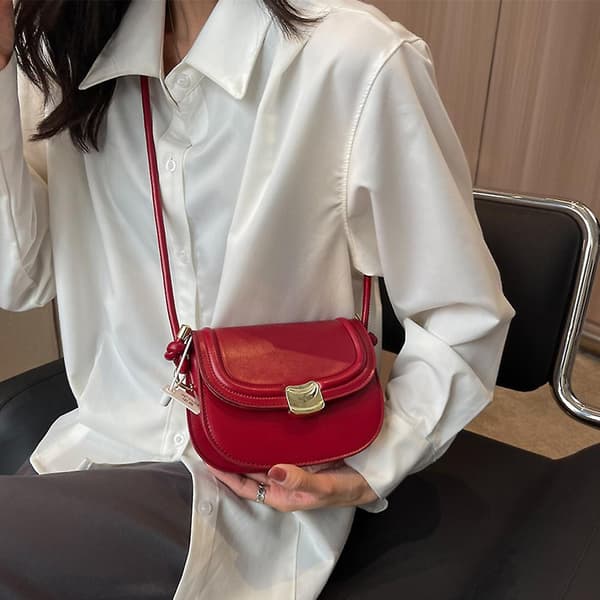 Axelväska Mini Pu Clutch Väska Dam Mode Handväska Solid Color Sadelväska Plånbok red