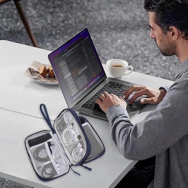 Datakaapelikassi Datakaapelin säilytyskassi Kuulokekassi li1 PK