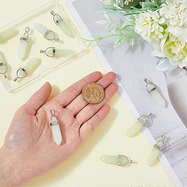 12 st 3 Färger Kulglass Spetsiga Lysande Hängsmycken Hexagon Kristall Hängsmycke Charms Glöder I Mörkret Ädelsten Hängsmycken för DIY Halsband Smycken Mak
