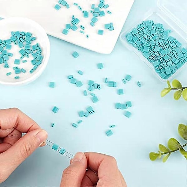 300 st 2-håls Tila-pärlor Fyrkantiga Glasfröpärlor Rektangulära Mini Opaka med Plastbehållare