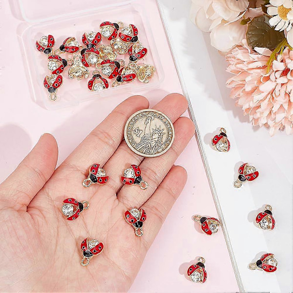 1 Æske 30 stk. Mariehøne Charms Mariehøne Charm Lille Legering Guld Rhinestone Emalje Lykkebringende Rød Sød Insekt Charms Bulk til Smykkefremstilling Charms Forsyninger DIY