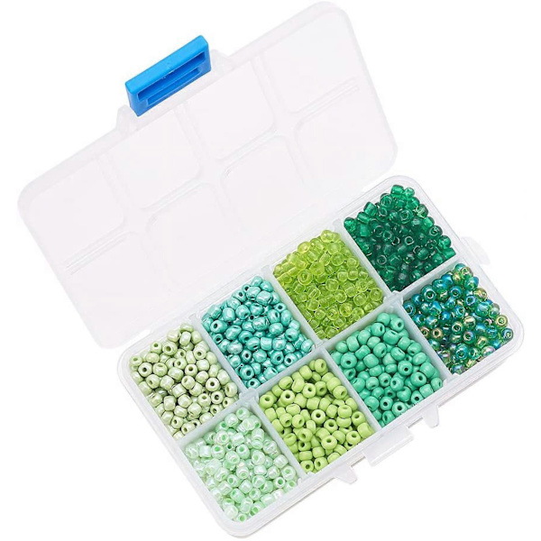 Omkring 1900 stk. 6/0 Flerfarvede Glasperler 8 Farver Runde Ponyperler Mini Spacer Tjekkiske Perler Diameter 4mm til Smykkefremstilling