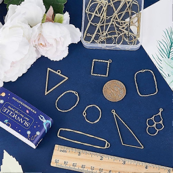 1 Ask 32 st 8 Stilar Hålram Charm Öppna Bezel Charm Legering Guld Geometriska Bak Sättningar Trianglar Kvadrat Runda Oval Charm Bulk för Smyckestillverkning