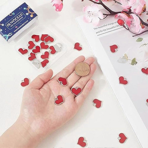 50 STK Valentine Hjerte Charms Bulk Røde Hjerter Charm Emalje Evig Kærlighed Søde Valentinsdag Charm Hjerteform Sølv Charm til Smykkefremstilling Charms Nøgle