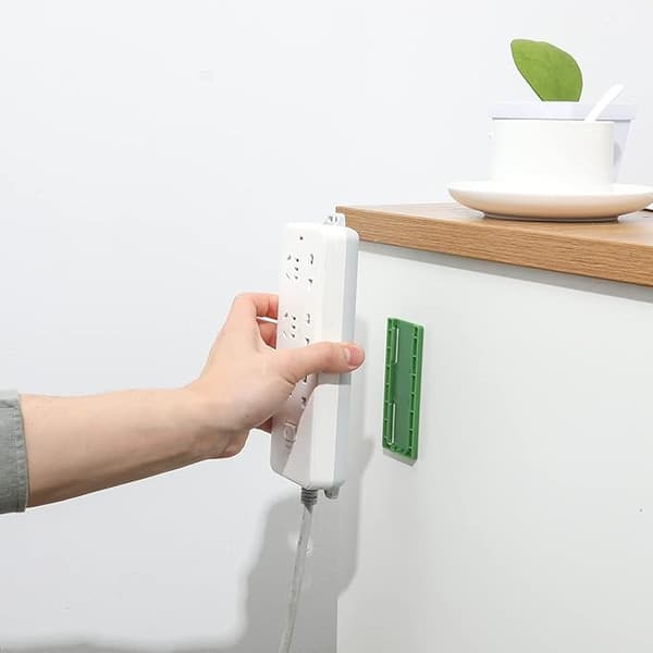 4 stk Socket Fixer Selvklebende, Adhesive Punch Free Socket Holder Kabelhåndtering Punch Free