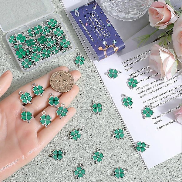 1 Laatikko 60kpl Pyhän Patrickin päivän amuletteja Emaloidut neliapila-amuletit Vihreä shamrock-amuletti