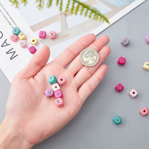 1060 stk. 10 mm Alfabet Treperler Tilfeldig Alfabet Blandet Farget Firkantede Treperler Løse Treperler med Initialbokstav for Smykkelaging