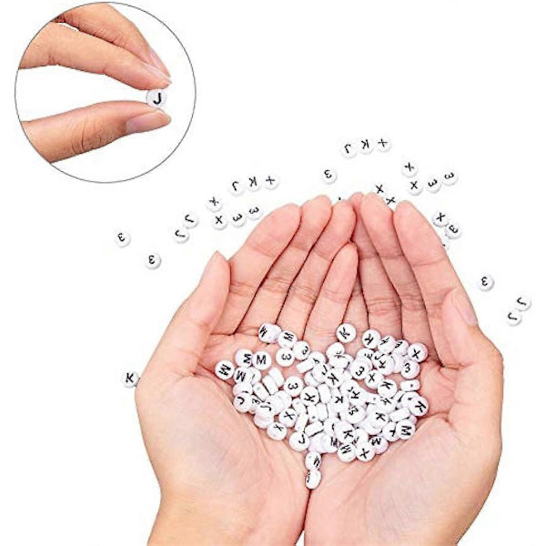1110 stk. 7mm Ujevn Oblate Akrylperler Hvite Flate Runde Alfabet Tall Hjerte Trykte Akrylperler