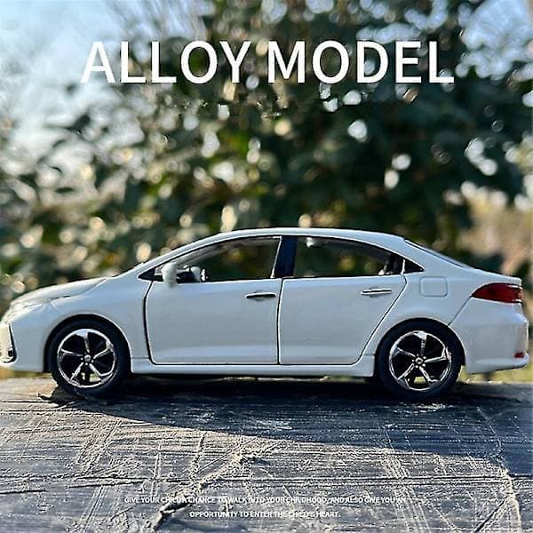 1:32 Toyota Corolla Metal Legetøjsbil med Lyd og Lys - Samlerobjekt til Børn Red
