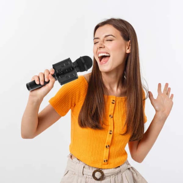 Karaokemikrofoni kaiuttimella ja Bluetoothilla, vaaleanpunainen