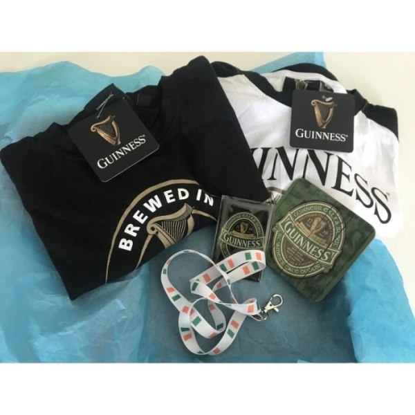 Presentförpackning för män 2 Guinness T-shirts och 3 gratis godsaker