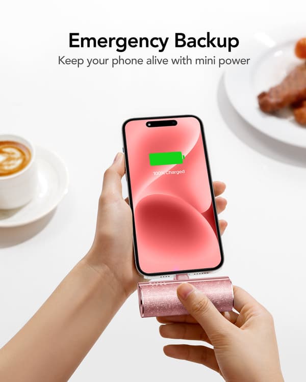 Plug on 5000mAh Mini bærbar oplader med indbygget kabel til iPhone og Android Lipstick-C Pink