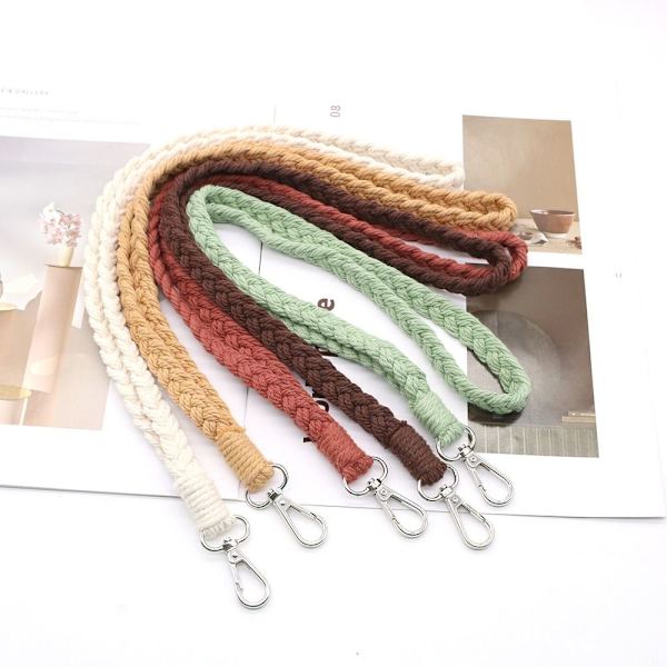 Flätad Macrame-nyckelring för ID-bricka Red