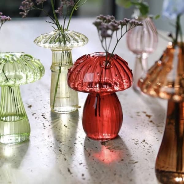 Svampformad glasvas för aromaterapi, enkel dekoration red