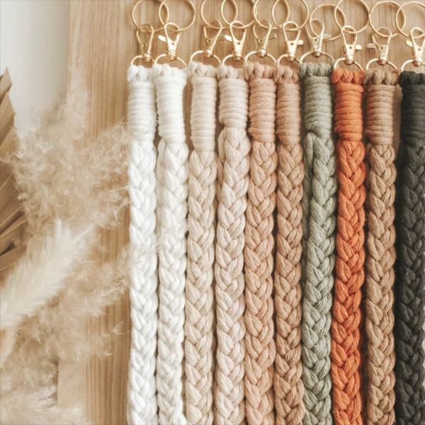 Flätad Macrame-nyckelring för ID-bricka Red