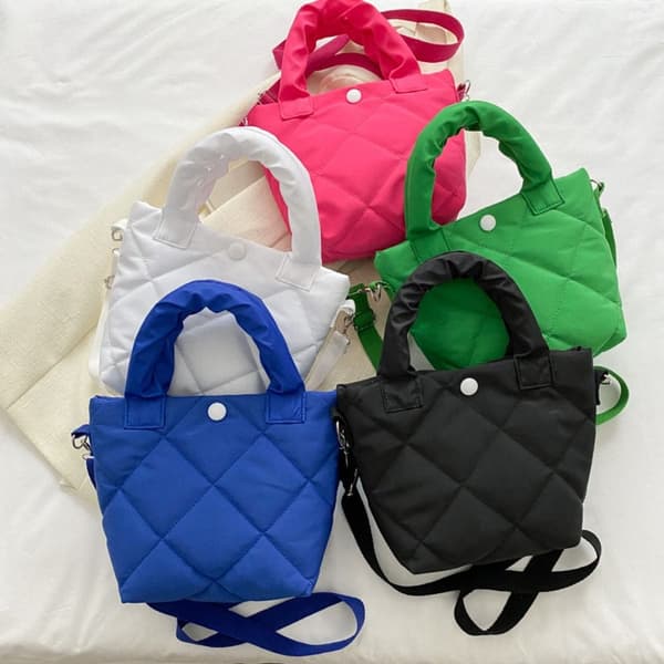 Axelväskor för kvinnor i nylon med rombmönster och broderitråd, små crossbody-väskor blue