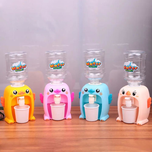 Barns mini vattendispenser leksak rolig liten gul anka A one-size
